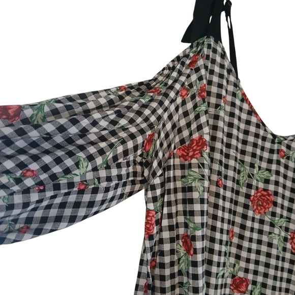 Torrid Tunic Top Cold Shoulder Black White Gingham Check Floral Accents Oversize - Picture 4 of 10